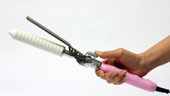 những vật dụng kh&ocirc;ng được ph&eacute;p mang l&ecirc;n m&aacute;y bay